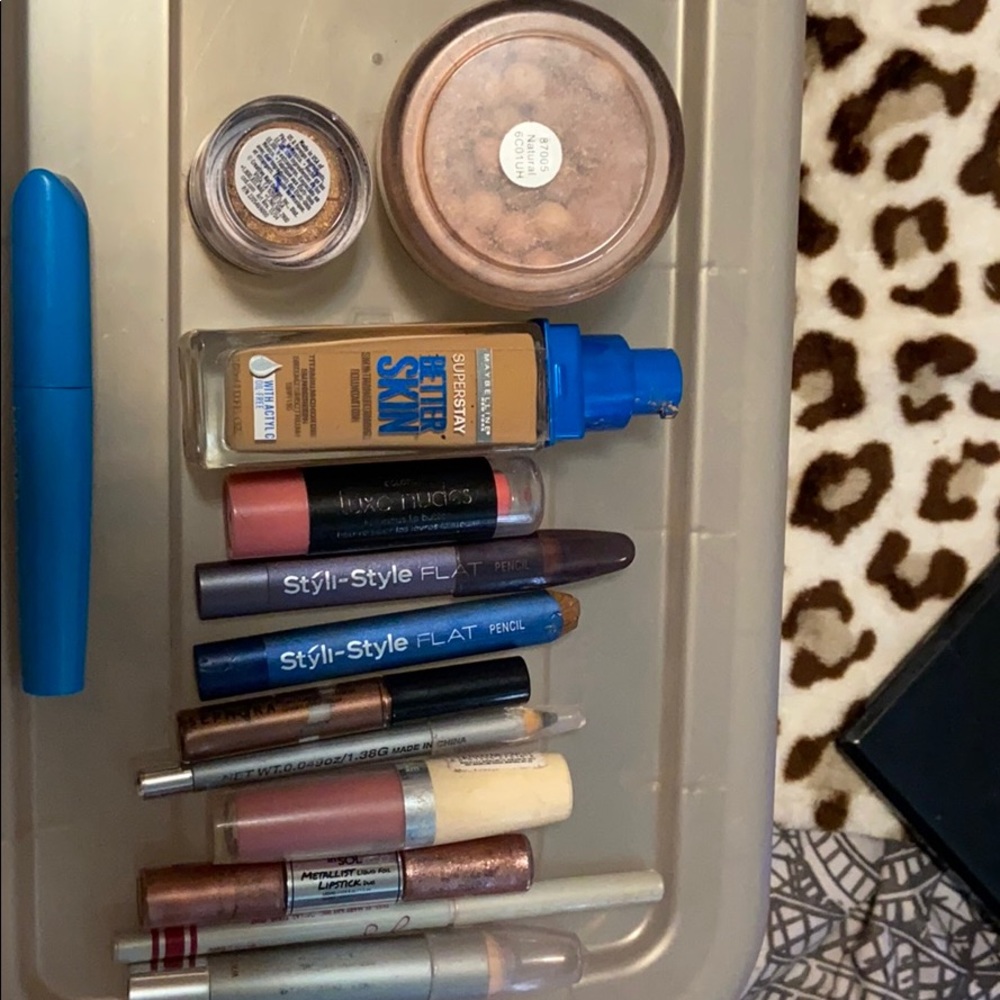 Makeup bundle - Picture 3 of 3